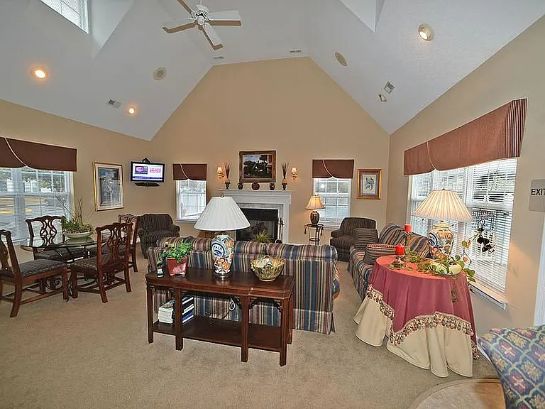 Taylor Pointe Apartments — Photo 37
