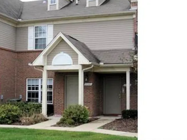 27261 Hidden Oaks Dr #36, Brownstown, MI 48183