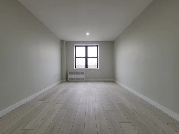 829 Greenwood Avenue image 9 of 17