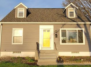 2741 B Ave NE, Cedar Rapids, IA 52402