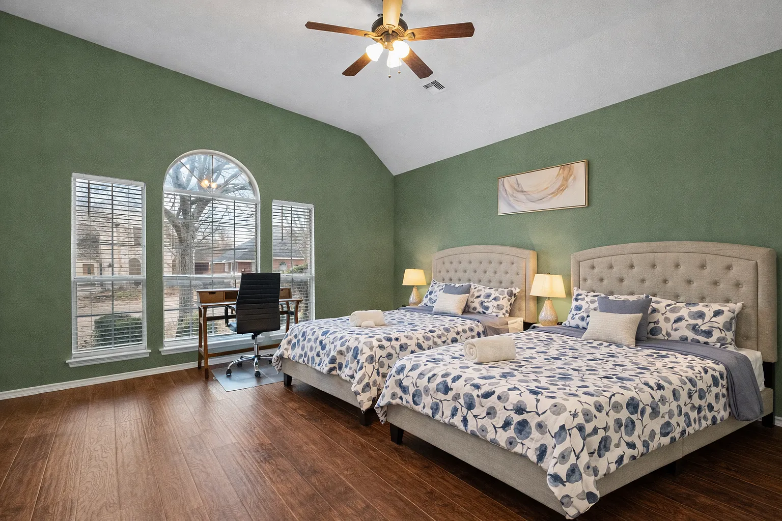 8205 Steamers Ln — Photo 2