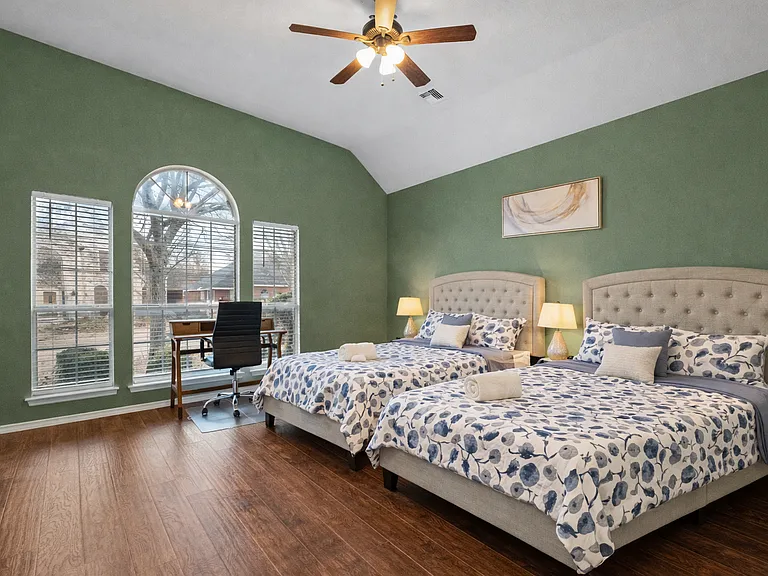 8205 Steamers Ln — Photo 2