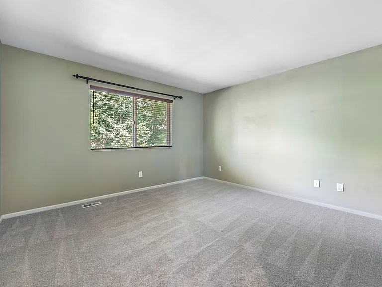 1094 Ebbets Dr SW — Photo 24
