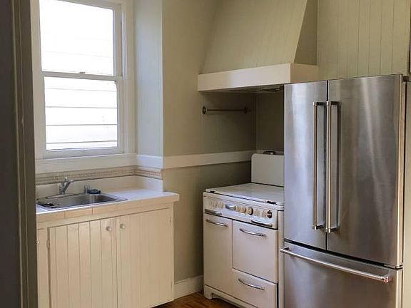 4th image of 123 Buena Vista Ave E APT 4