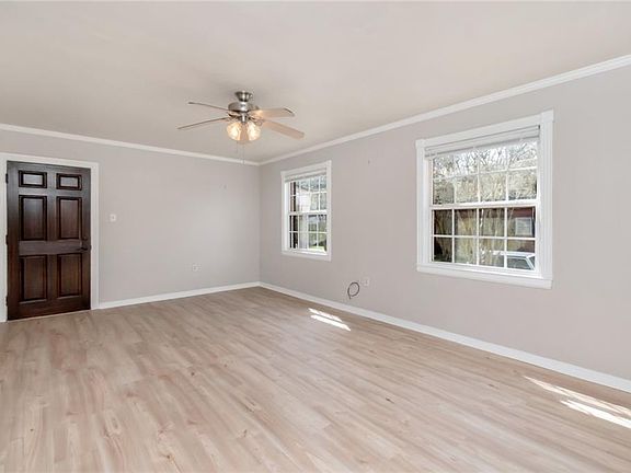 5th image of 204 Summerville Ct