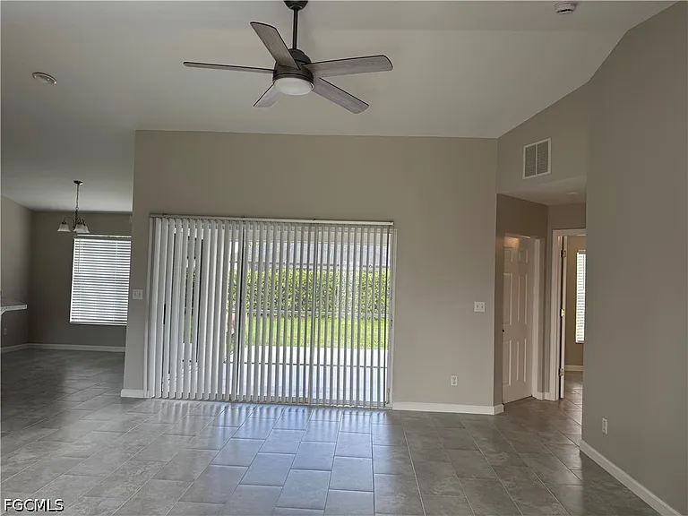 3716 SW 15th Pl — Photo 8