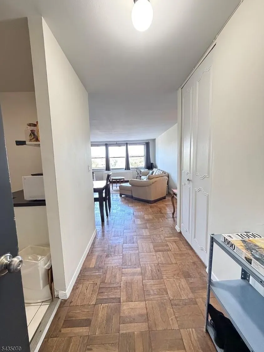 1 bed, 1.0 bath, $2,350 — Photo 4