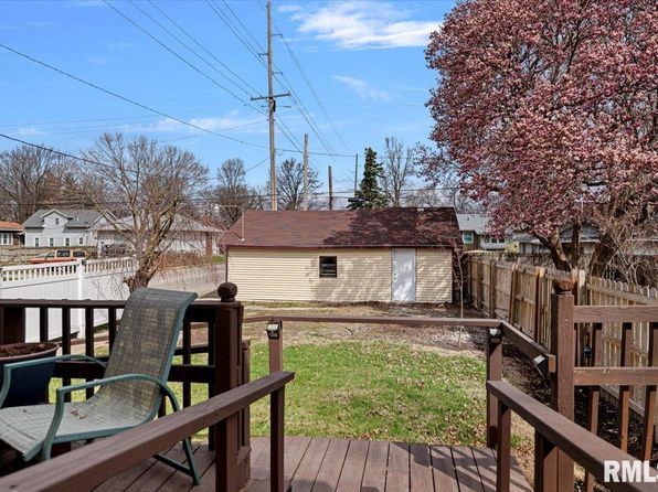 925 W Main Cross St, Taylorville, IL 62568