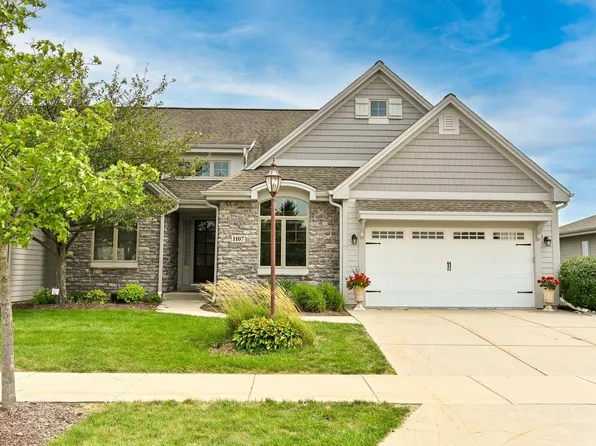 1107 Woodland Hills DRIVE, Waukesha, WI 53188