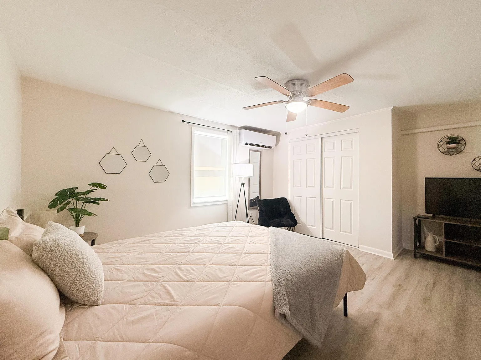 1 bed, 1.0 bath, 500 sqft, $1,594 — Photo 3