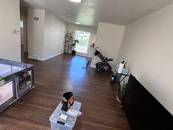 3rd image of 729 Goodwin Dr