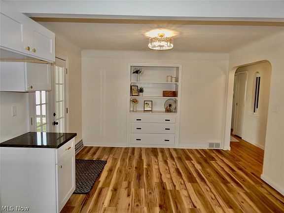 5th image of 6361 S Canterbury Rd