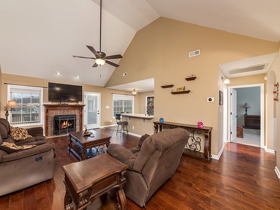 2nd image of 1369 Allmon Dr