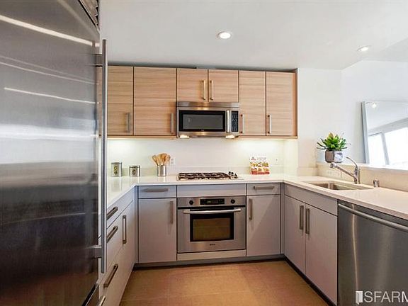 5th image of 555 4th St Unit 930