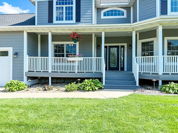3rd image of 807 Regency Ct