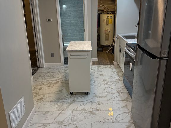 3rd image of 4896 Race Rd