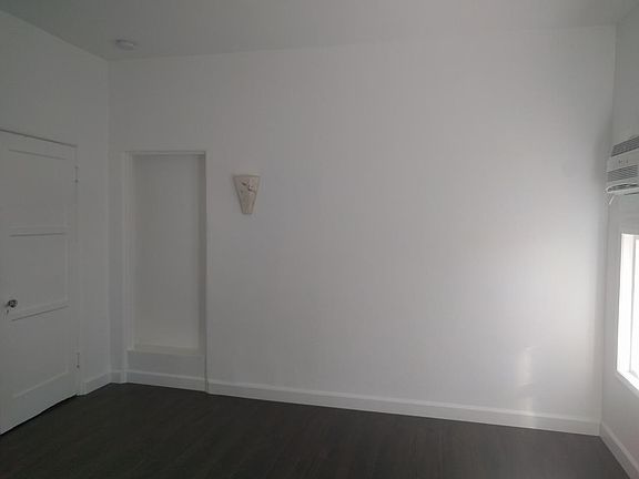 Den area (from kitchen)