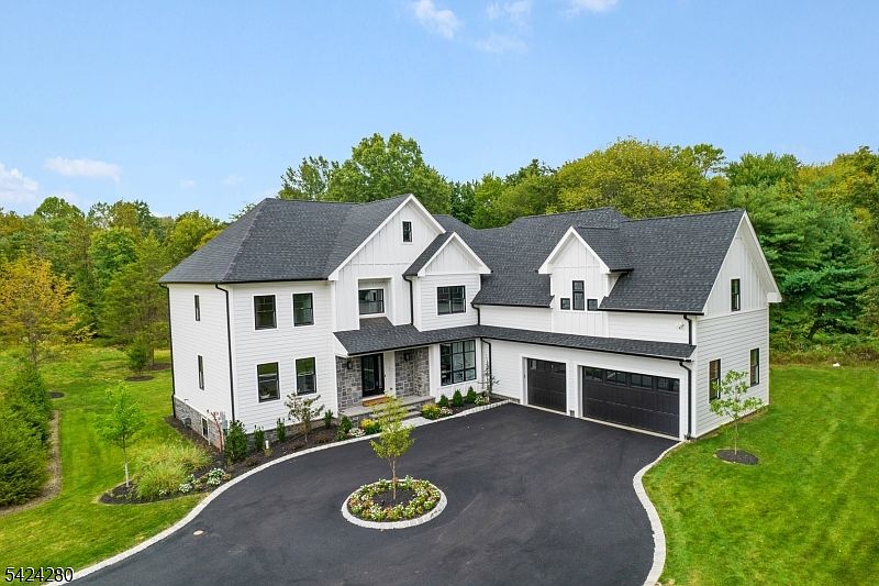 1st image of 9 Brookside Dr