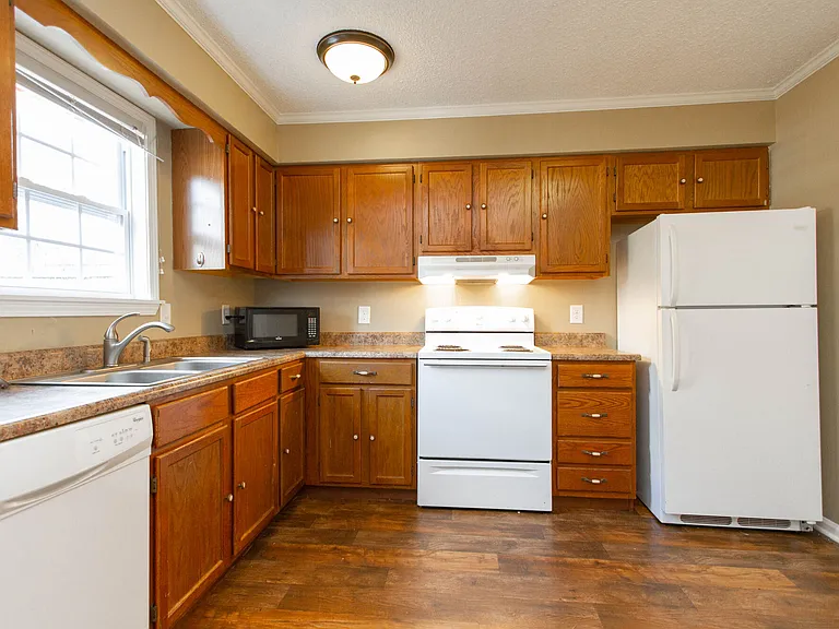 1700 Wedgewood Dr — Photo 13