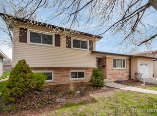 49 S Lewis Ave, Lombard, IL 60148