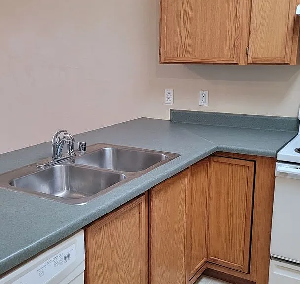 Oak Street Town Homes — Photo 5
