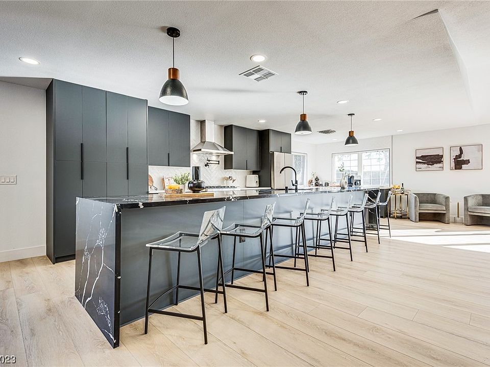 1st image of 3075 S Pioneer Way