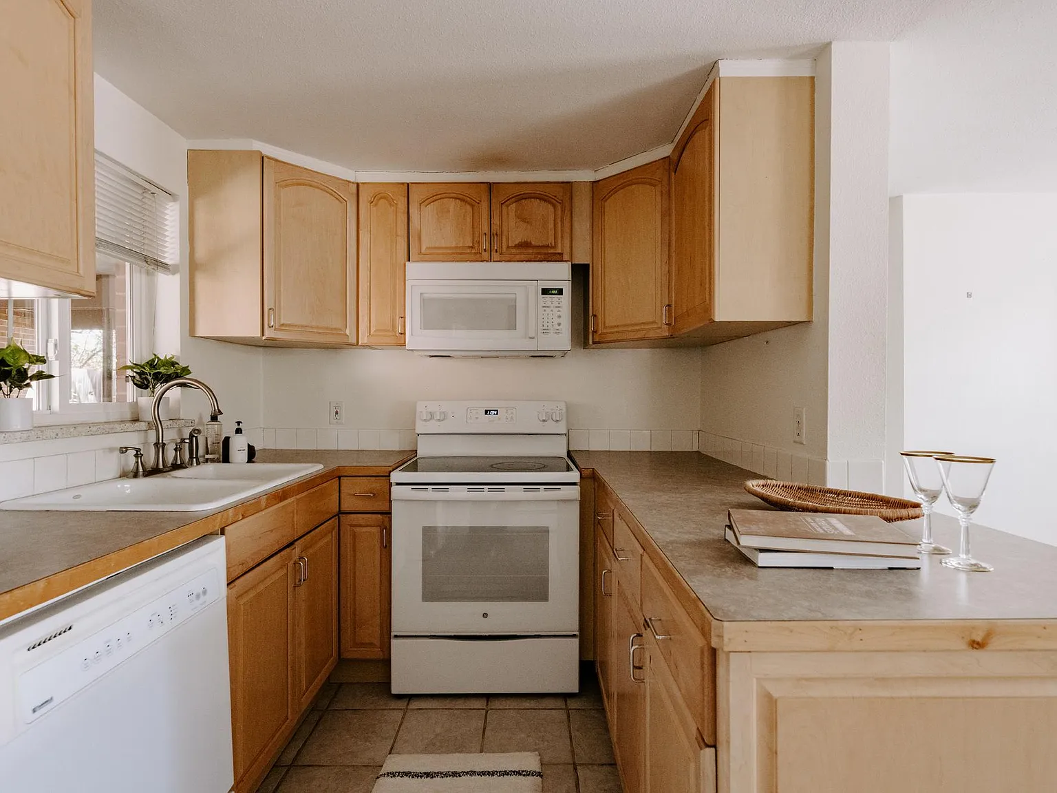 745 Thomas Drive — Photo 3