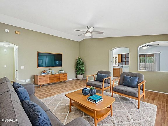 5th image of 5834 S Wood Crest Dr