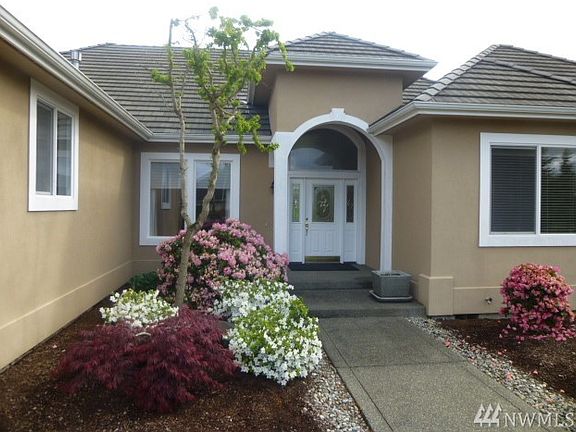 2nd image of 3914 SE Prestwick Ln