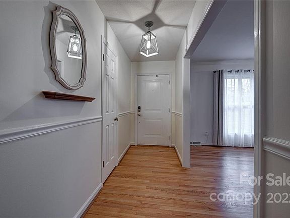 5th image of 1117 Huntsmoor Dr