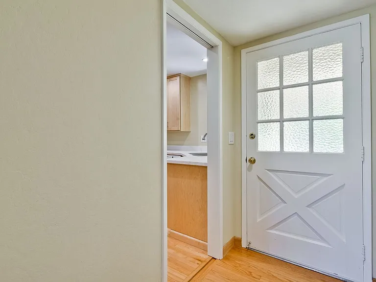 1084 Bluebird Ave — Photo 2