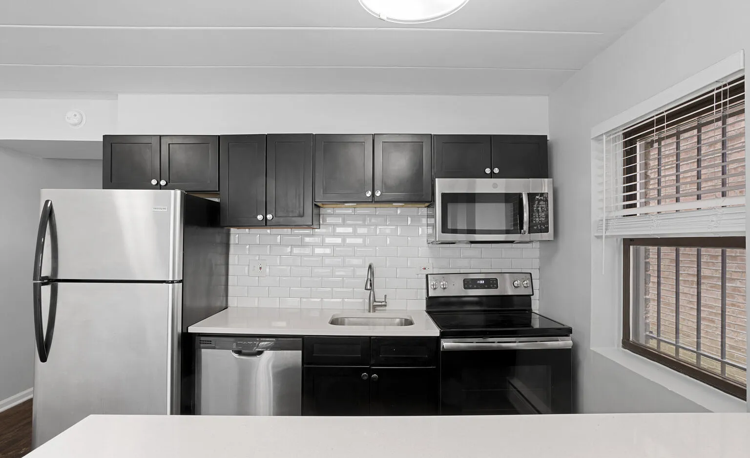 The 6007 Kenmore — Photo 3