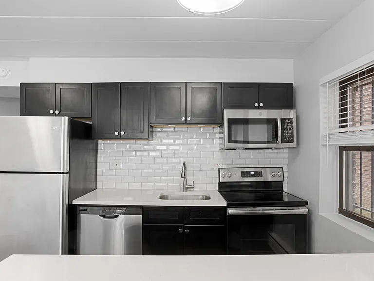 6007 N Kenmore Ave — Photo 3