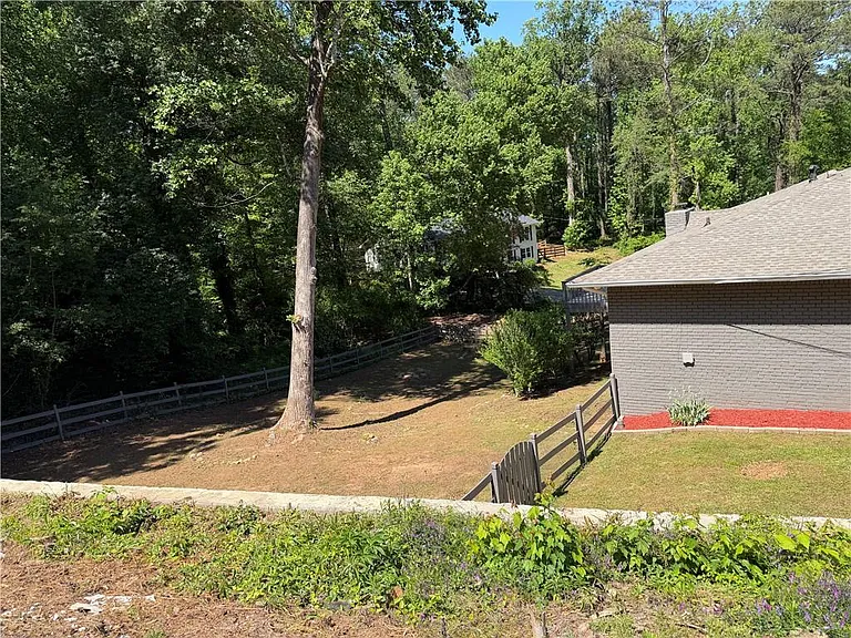 3336 Camelot Dr — Photo 76