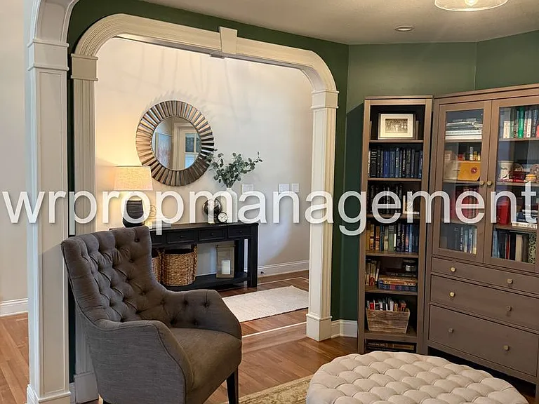 1379 Castlebury Dr — Photo 8