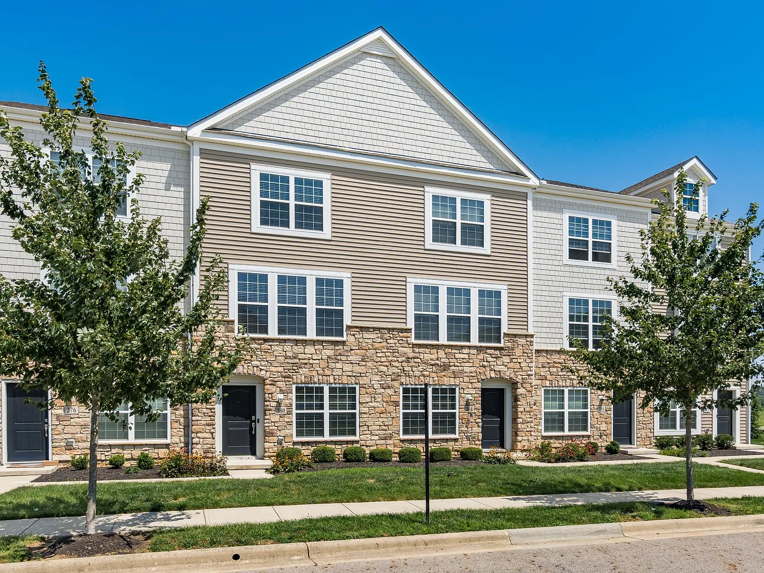 2 bed, 2.5 bath, 1504 sqft, $2,199 — Photo 4