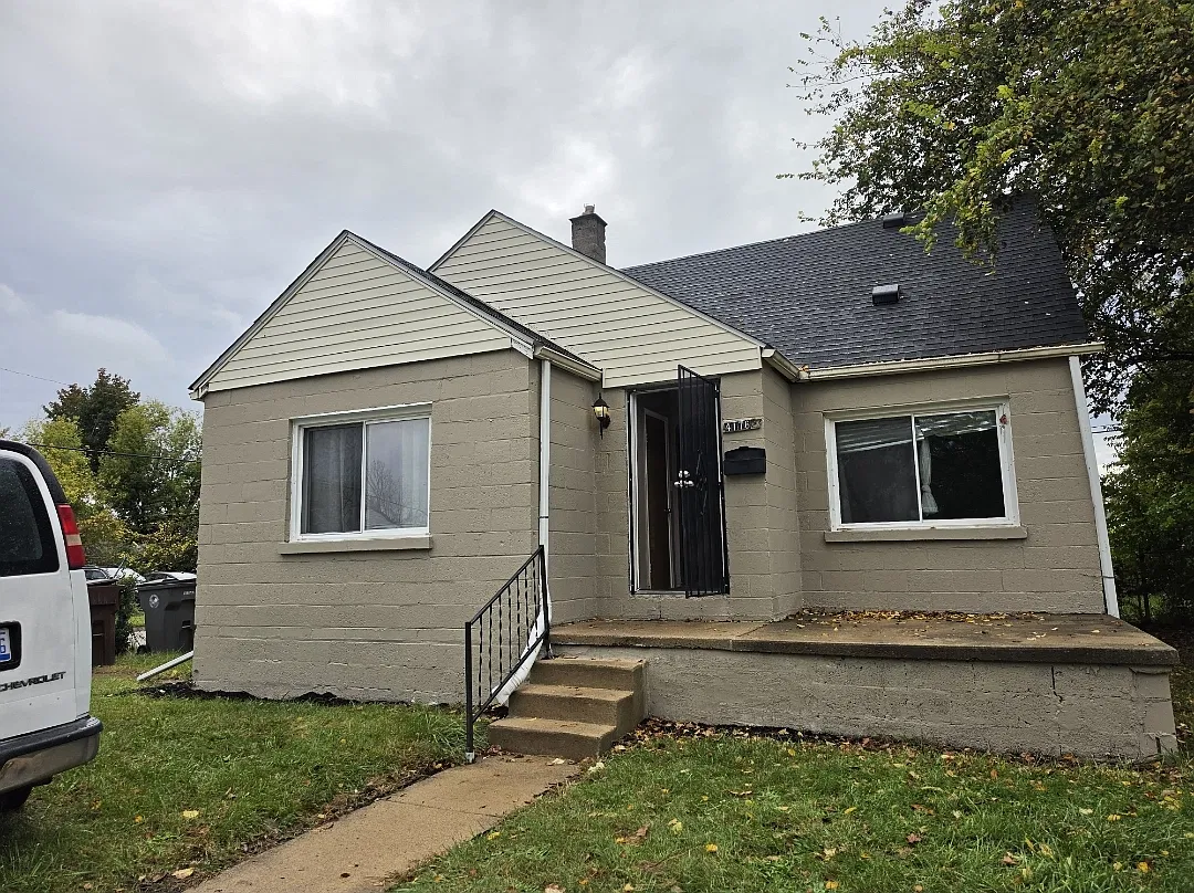 3 bed, 1050 sqft, $1,599 — Photo 1