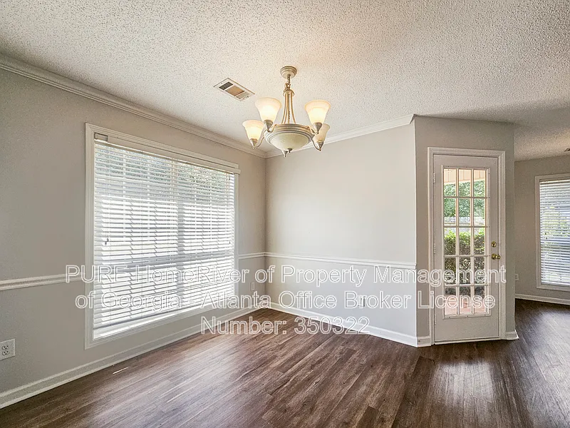 3 bed, 2.0 bath, 1303 sqft, $1,820 — Photo 4
