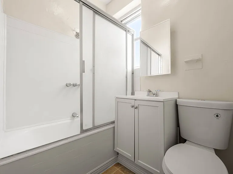 2975 Leeward Ave — Photo 13