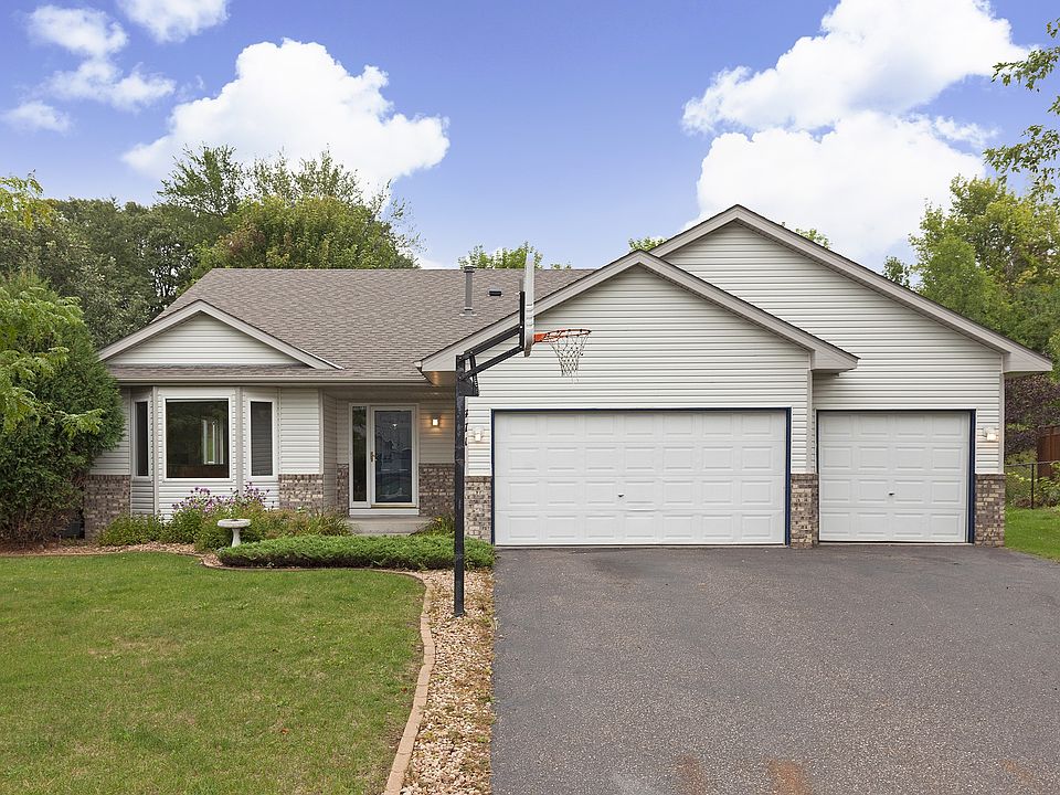 1st image of 471 Doncaster Way