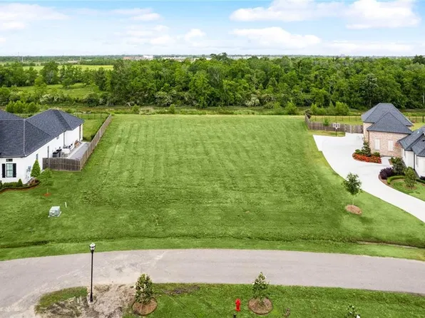 151 Green Trails Dr, Belle Chasse, LA 70037