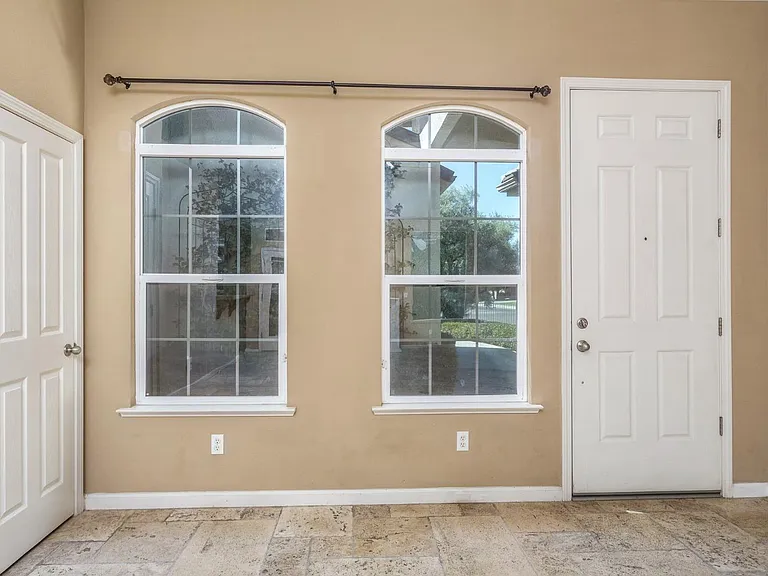 1120 E Sawgrass Ave — Photo 5