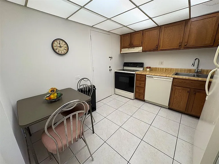 3750 Inverrary Dr #1W — Photo 6