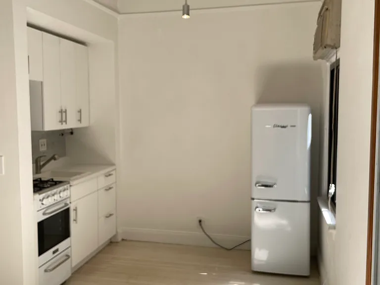126 E 30th St #2D — Photo 23