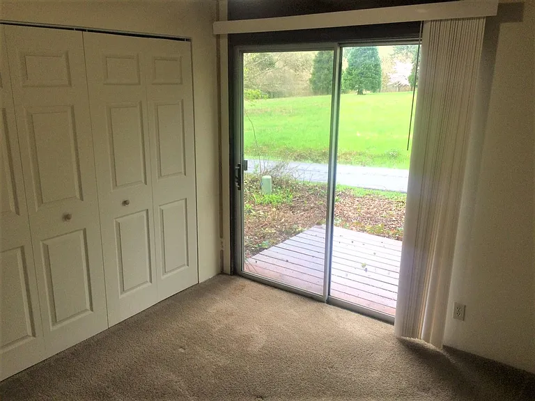 1501 NW Woodland Dr — Photo 9
