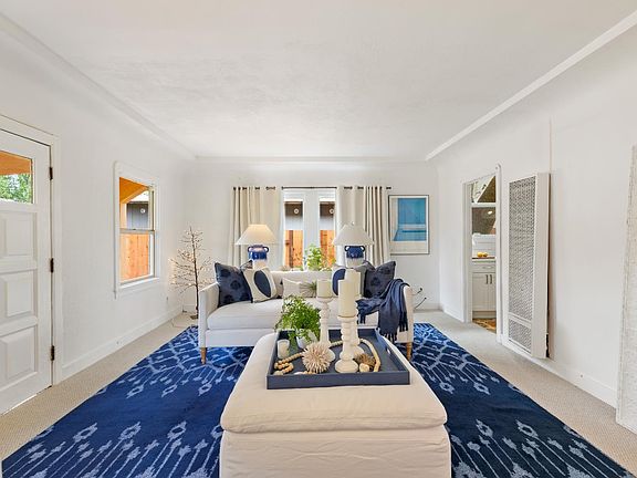 4th image of 230 Pine Avenue
