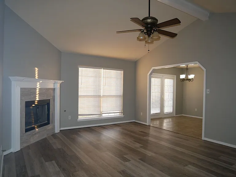 1401 Osage Dr — Photo 3