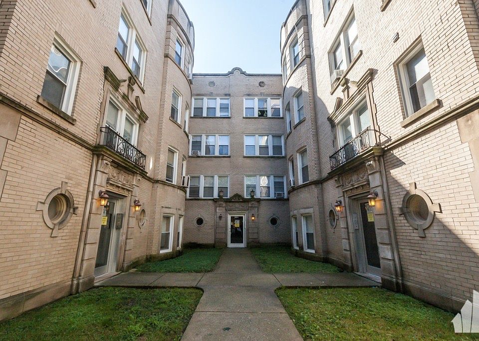 1st image of 2755 W Arthur Ave #1
