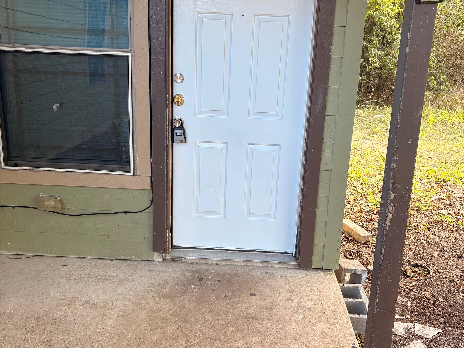 3 bed, 850 sqft, $995 — Photo 1