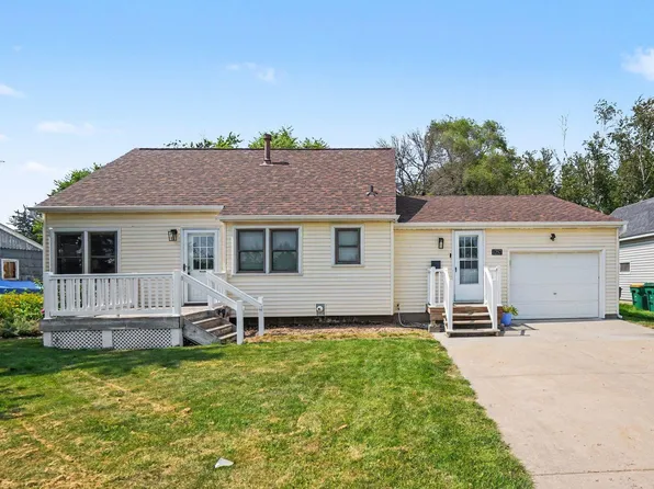 1257 Parallel St, Chaska, MN 55318
